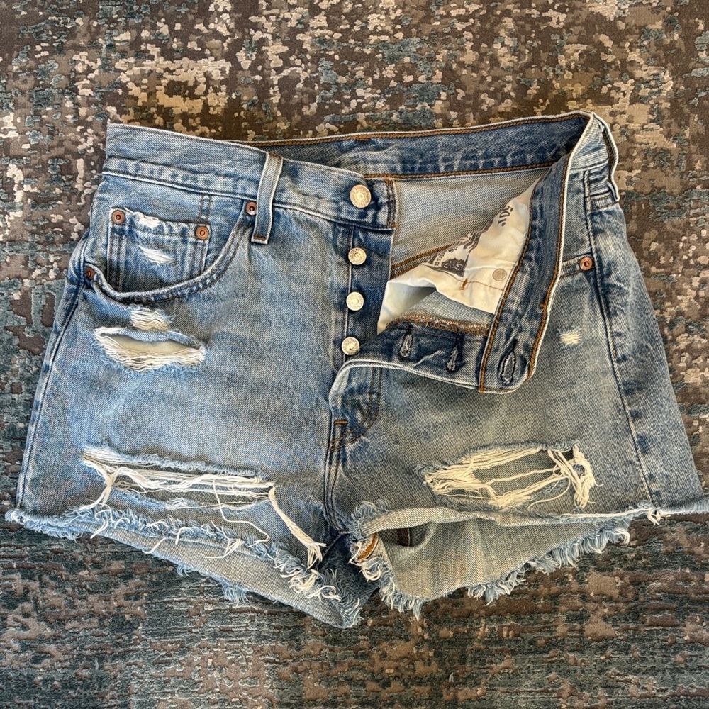 Levi’s 501 High Rise Distressed Cutoff Denim Light Wash Shorts Size 29 - Picture 6 of 14